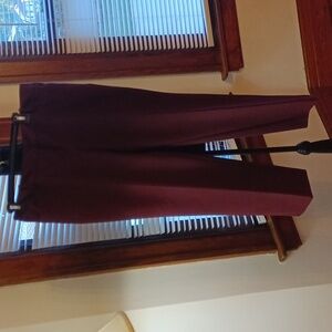 Dress pants with pockets.